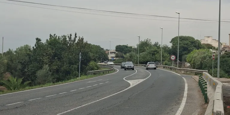 La carretera de la Riera, un aspecte més urbà amb el futur carril bici