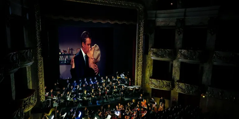 Us convidem a veure el clàssic "Vértigo" amb la música en directe de l'Orquestra Camera Musicae al 'notRubí'