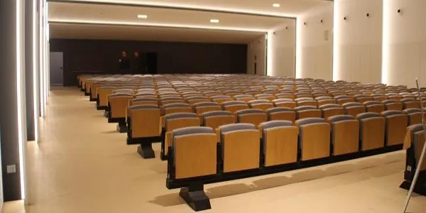 Surt a licitació el contracte de subministrament i instal·lació de l'equipament escènic pel Casal Municipal La Violeta