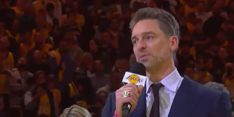 Pau Gasol s'acomiada entre llàgrimes dels Lakers