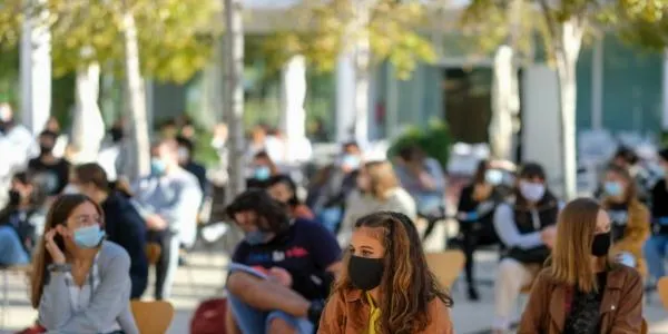 Els alumnes de la URV pendents de PCR hauran de seguir les classes des de casa