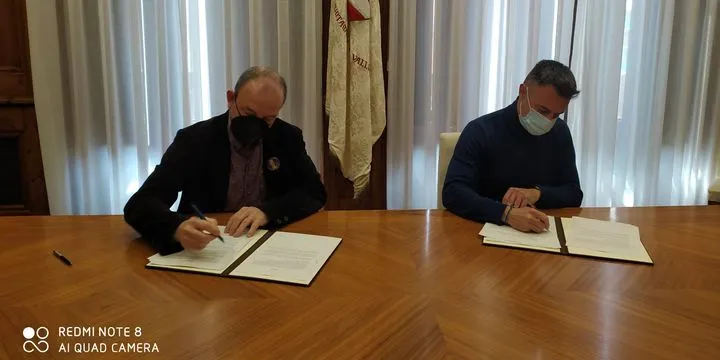 Valls i Vallmoll signen un conveni de col·laboració pel projecte “Camins saludables”