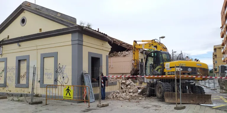 Podem Cambrils qualifica la demolició de l’estació com un “atemptat contra la història del municipi”