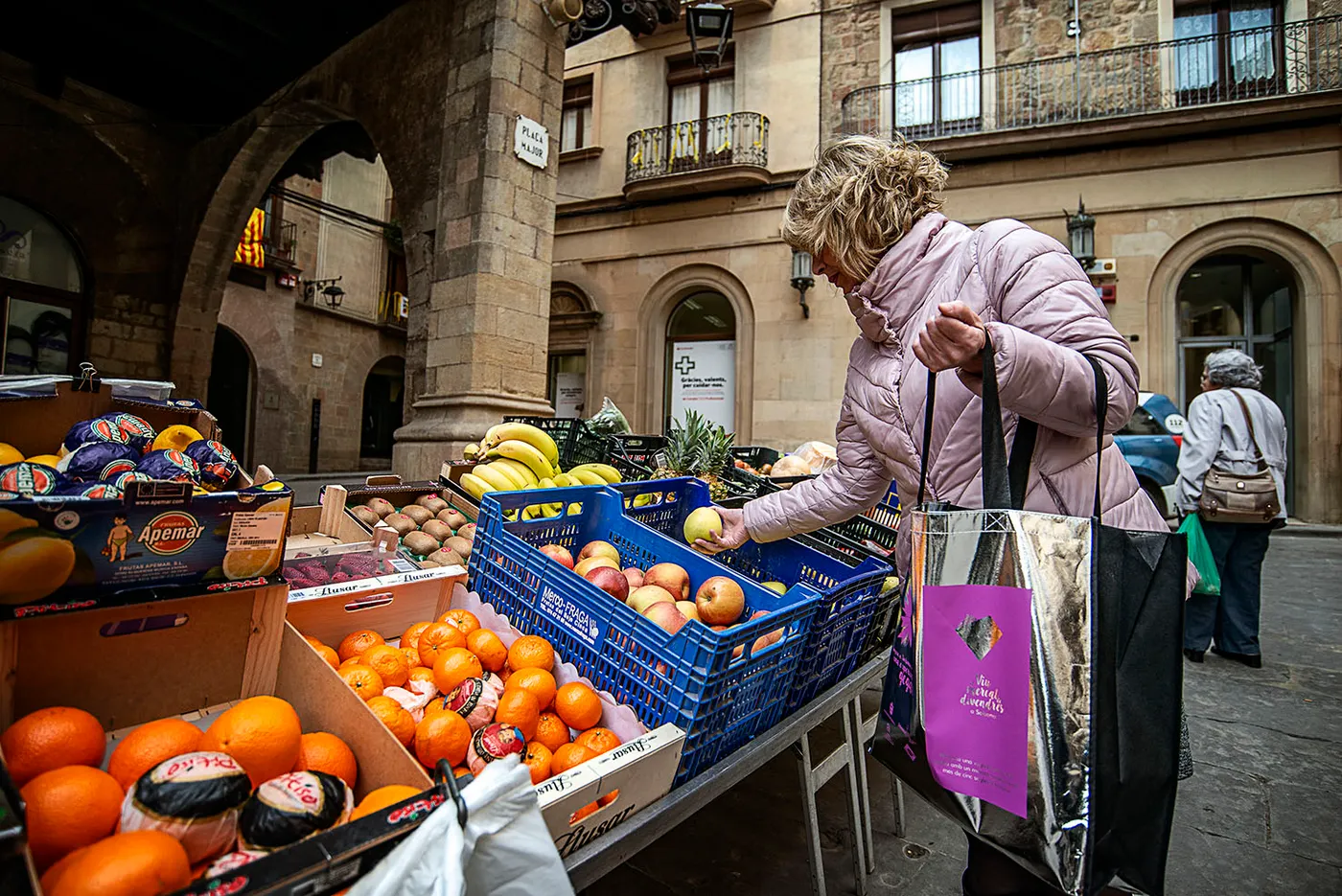 Quatre parades d'alimentació i planter porten "El mercat a casa"