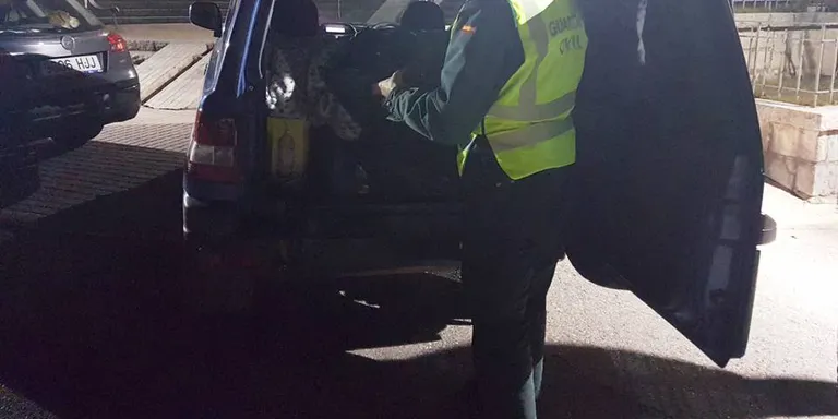 Localitzat tabac de contraban en un control a Bellver de Cerdanya