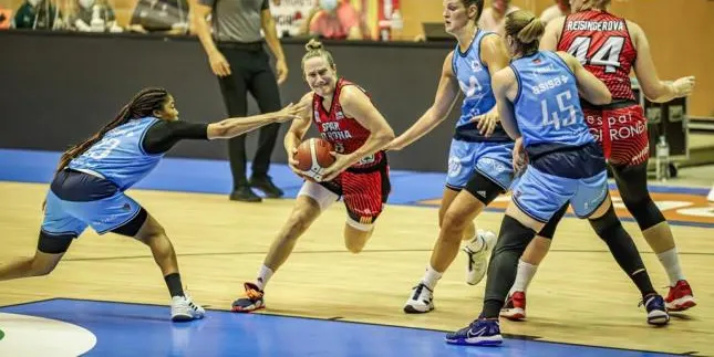 La Lliga Femenina de bàsquet arrenca amb el València com a primer líder