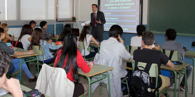 Tallers d'educació financera a l'Institut Joan Brudieu