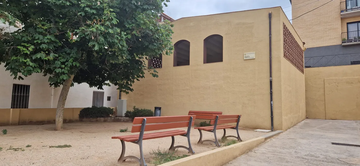 La plaça de les Bugaderes i el mirador de la Ignasieta ‘estrenen’ oficialment els nous noms amb les plaques identificatives