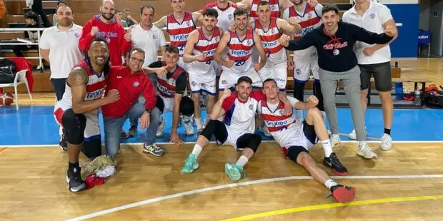 El CB Valls asalta El Serrallo vint anys després (49-66)