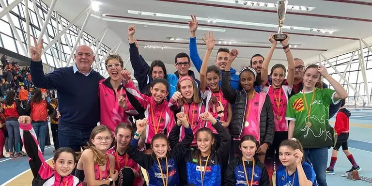 L'atleta Núria Argelich, dels Escatxics, debuta en pista coberta
