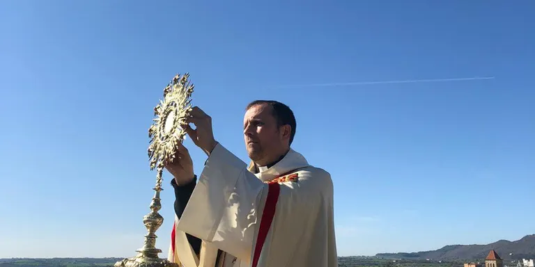 El bisbe de Solsona beneeix la ciutat i la diòcesi des del campanar de la Catedral