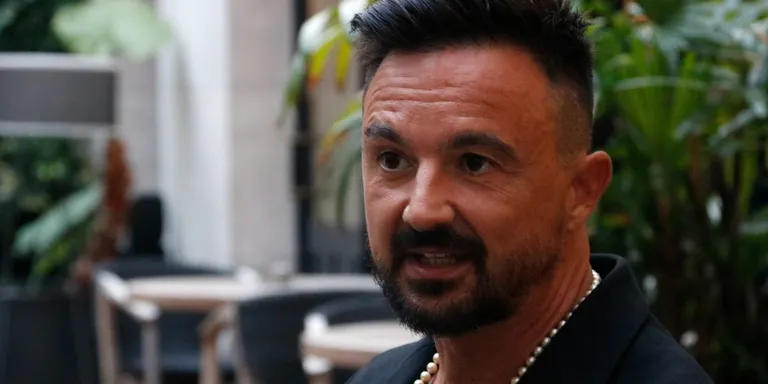 Guillem Clua: “Que ningú menystingui qualsevol altra forma de parella que s’allunyi de la monogàmia”