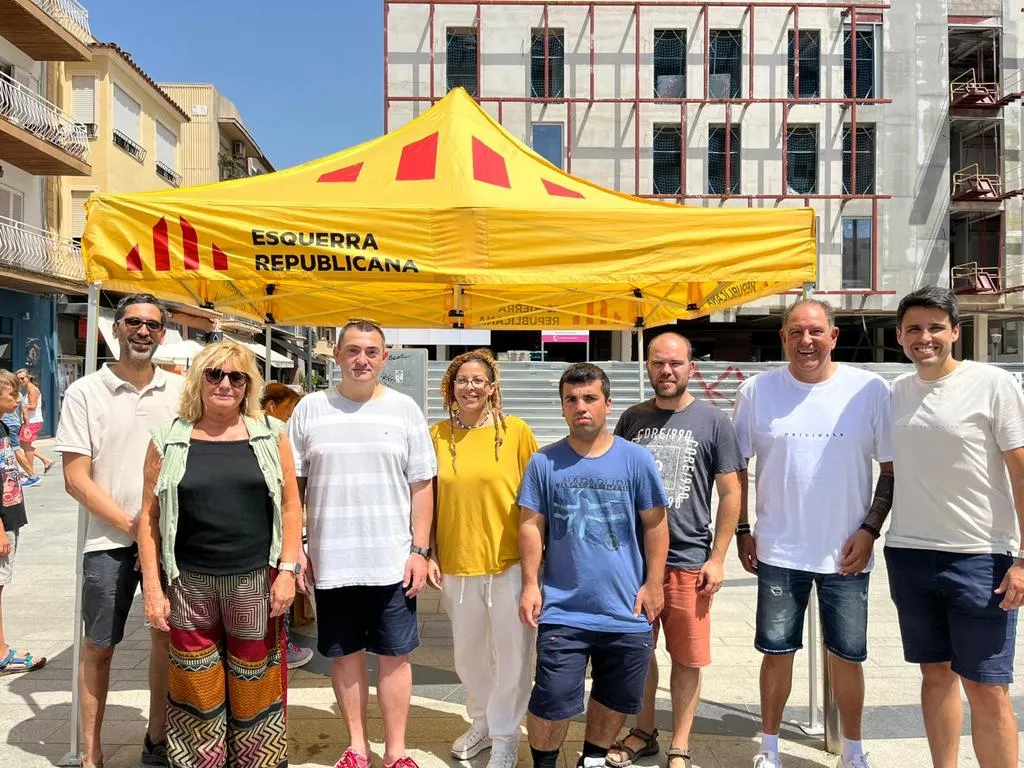 ERC de Cambrils recull signatures per la regularització de la situació administrativa dels migrants