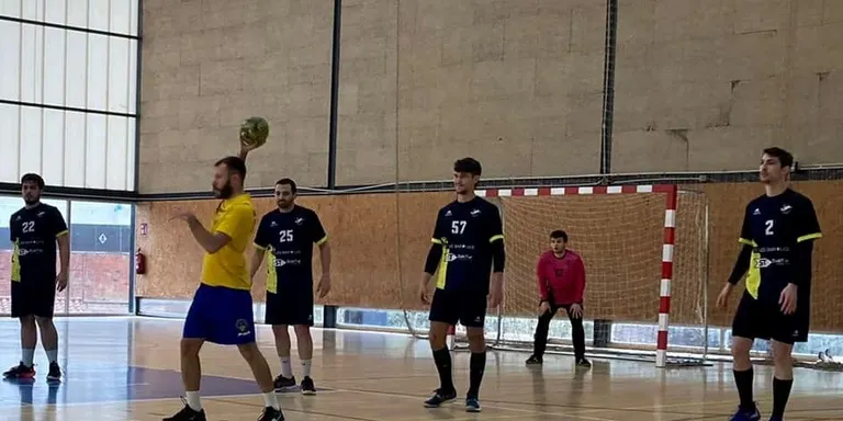 El Club Handbol Cambrils perd 33-28 davant el Cardedeu B