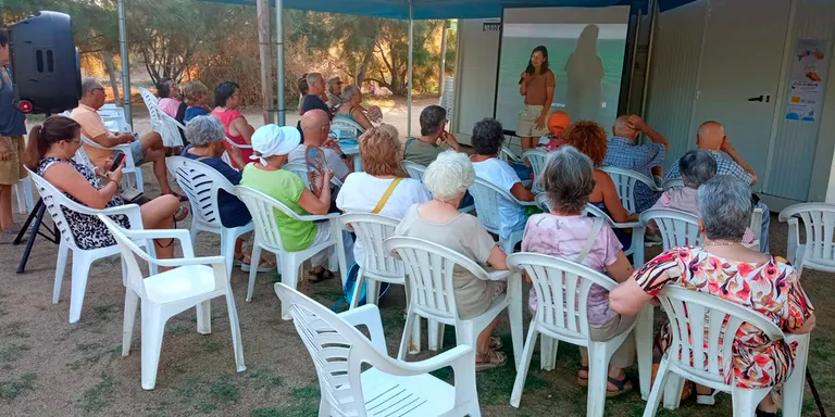 La Biblioplatja recupera xifres d'usuaris que no tenia des del 2016, gràcies a la proximitat amb els banyistes