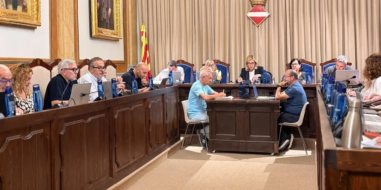 Valls congela els principals impostos i amplia les bonificacions per a l’habitatge social