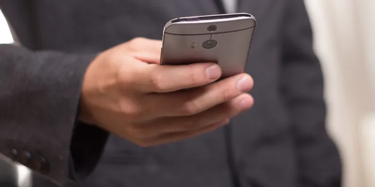 Alerten d'estafes telefòniques sobre factures de llum