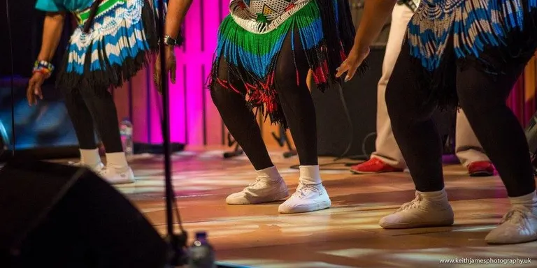 DEMÉSENLLà #892: Mahotella Queens
