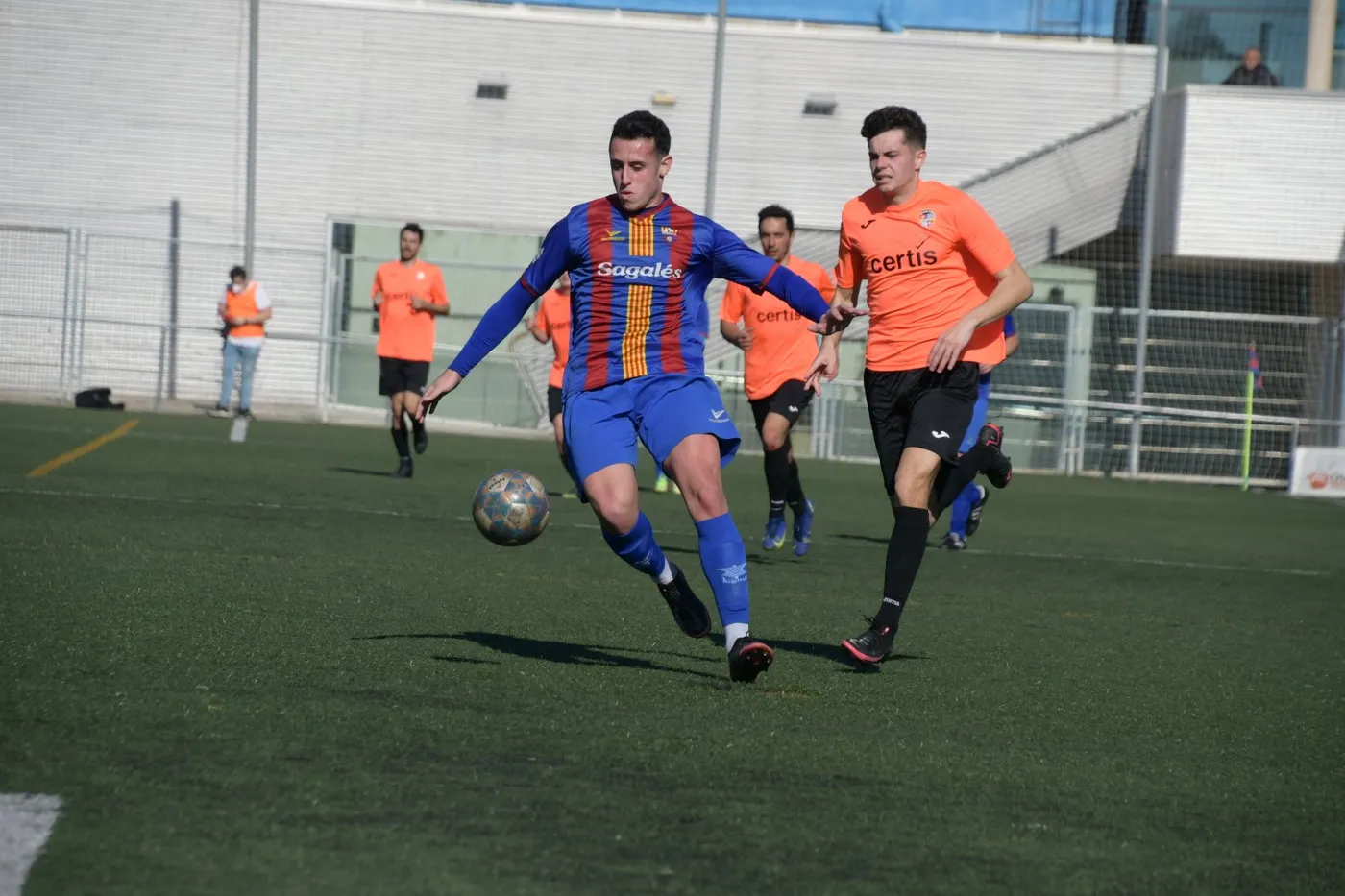 El CF Caldes guanya el Taradell (4-1) i té a l'abast fer un pas important en el camí de l'ascens