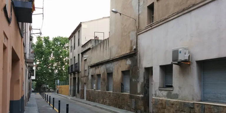 Comencen els treballs per ampliar les voreres d’alguns carrers del centre