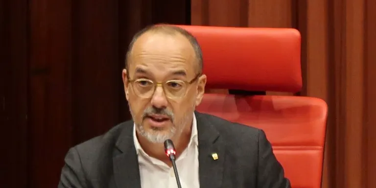 El Govern assumirà el deute elèctric del 2021 de 41.000 famílies vulnerables i condonarà el del 2022