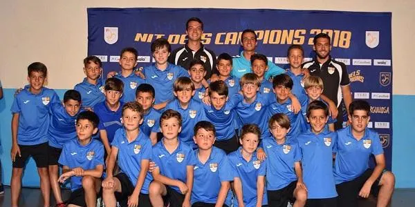 L’Escola Futbol Base la Riera, l’equip més premiat del Baix Gaià a la Nit dels Campions Tarragona 2018