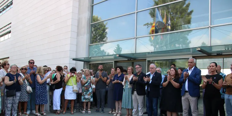 Minuts de silenci a Salou i a Sabadell per condemnar els feminicis del cap de setmana