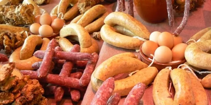 La botifarra d’ou, els llardons, la llonganissa i les truites són els protagonistes de Dijous Gras