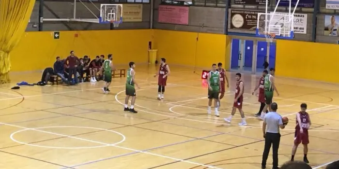 El sènior A de l'Arenys Bàsquet s'imposa al Roser tot i els errors en atac