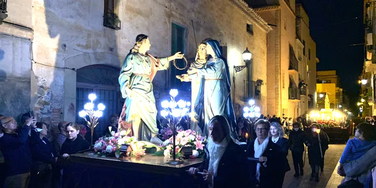 Cambrils recupera la solemne processó del Sant Enterrament pels carrers del nucli antic