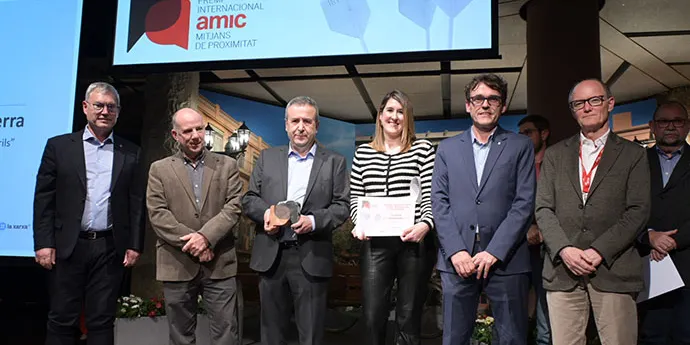 La Revista Cambrils s’emporta el guardó ‘En català’ a la gala del Premi Internacional AMIC Mitjans de Proximitat
