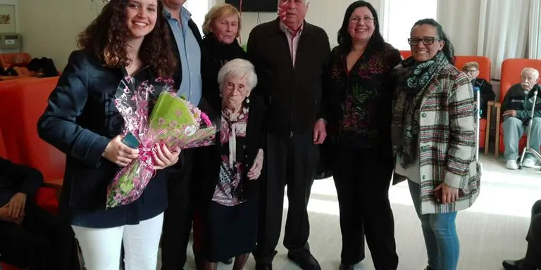 L'Araceli Cervera compleix 100 anys i explica que el secret és "fer feliços als altres"