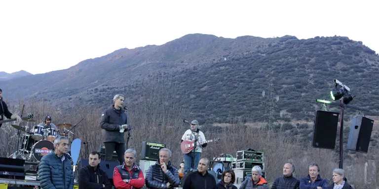 Concentració a Escalarre per protestar per la marxa del Doctor Music Festival