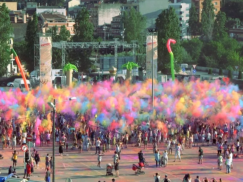 Ja es poden anar a buscar les pols de colors del Holi Dolly