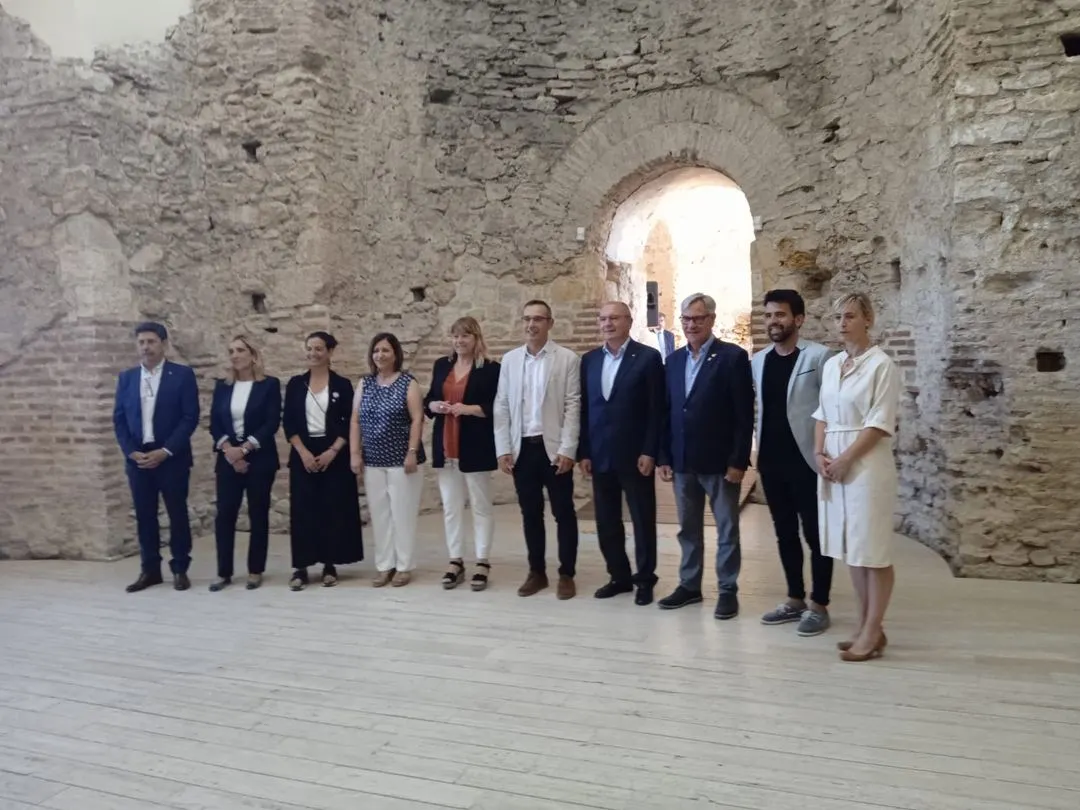Valls s’adhereix al Pla d’actuació per millorar l’ús del català