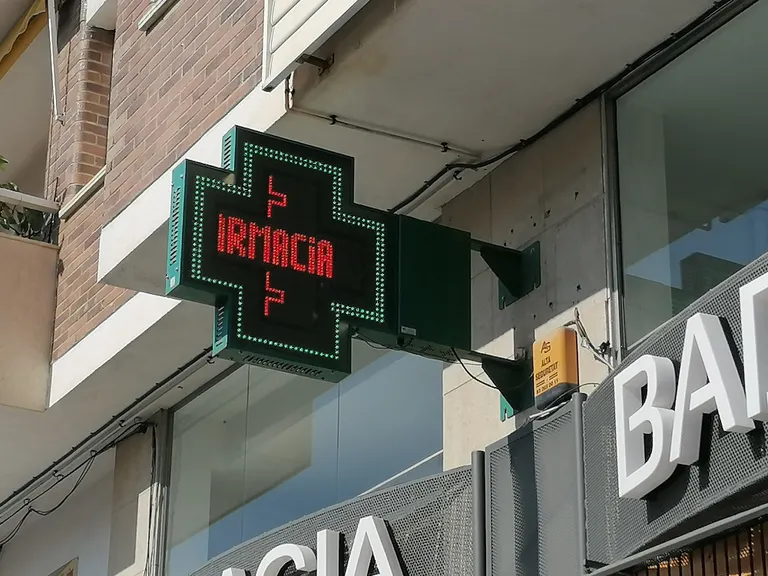 Teresa Badia, farmacèutica: 'Es treballa en el protocol perquè poguem fer test COVID a les farmàcies'