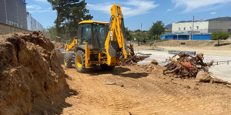 Comença la construcció de la caldera de biomassa per proveïr d’aigua calenta i calefacció als centres educatius de la zona