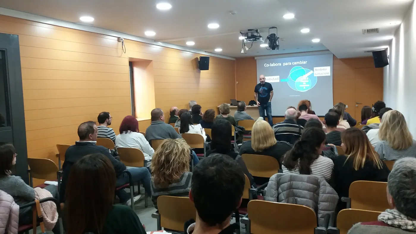 Es fa a Pineda una jornada de professionals de la medicina i la farmàcia per ajudar a deixar de fumar