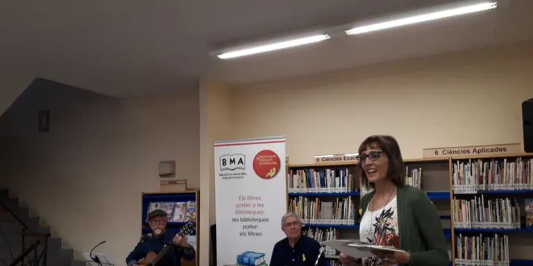 Ferran Bacardí presenta la seva trilogia poètica amb l'acompanyament musical de Xavi Bernaus