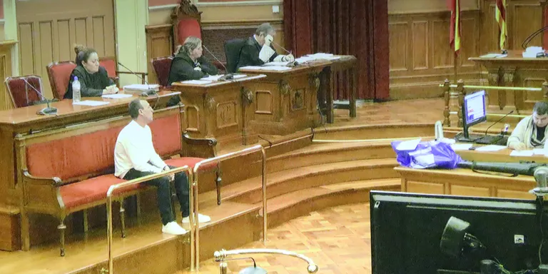 Trien el jurat popular i comença el judici contra l'acusat d'assassinar un menor de 15 anys a Sant Hipòlit de Voltregà