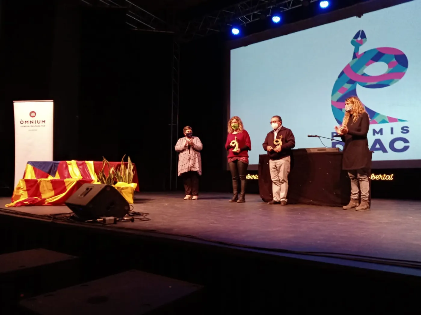 Òmnium Solsonès lliura els dotzens Premis Drac en un acte reivindicant la cultura