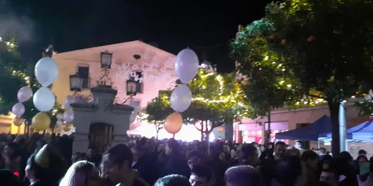 Pineda dóna la benvinguda al 2020 amb una festa a la Plaça de Catalunya