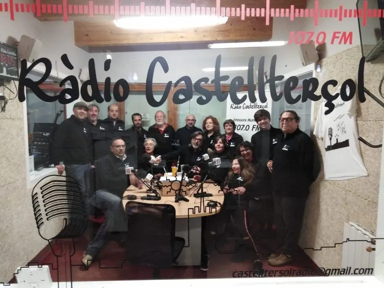 Ràdio Castellterçol estrena dessuadores en el Dia Mundial de la Ràdio!
