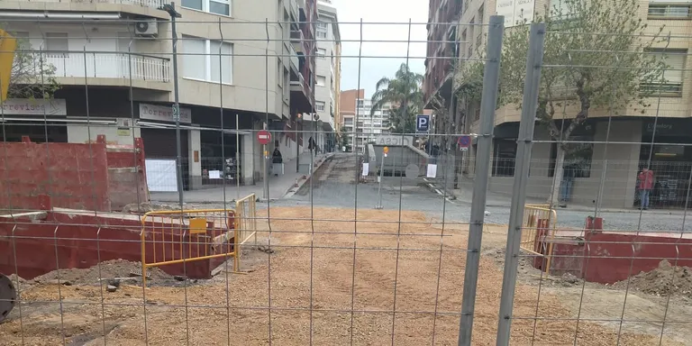 L’Ajuntament de Cambrils obre un pas al carrer Sant Pere per facilitar la mobilitat durant la Setmana Santa
