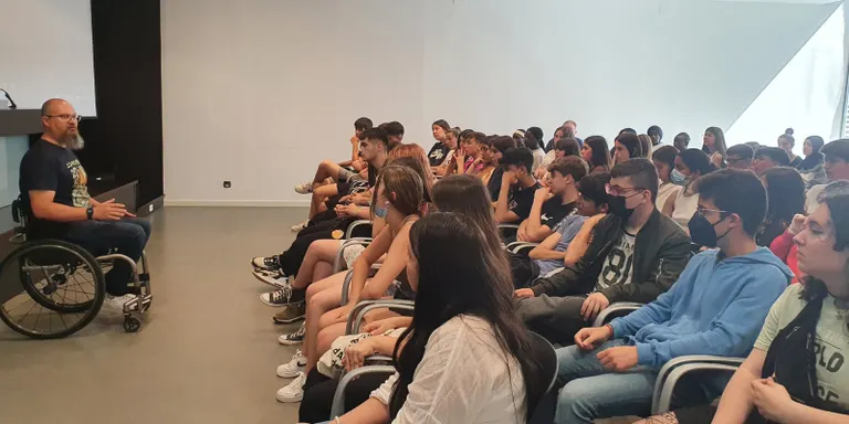 'Game over': campanya adreçada als joves per a prendre consciència de les conseqüències que pot tenir un accident de trànsit