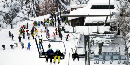Llum verda a la instal·lació d'un telecadira a l'estació de Baqueira Beret