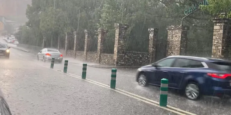 La pluja d'aquest dimarts deixa prop de 20 l/m2 en mitja hora a la Seu d'Urgell