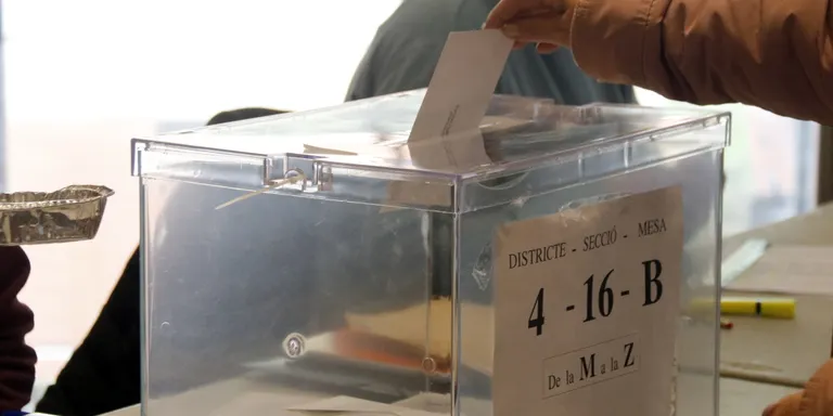 La JEC adverteix que les paperetes en blanc que la Generalitat ha enviat a les llars seran considerades com a vot nul