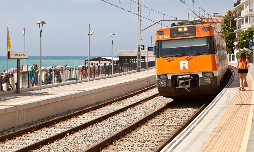 Adif renovarà la instal·lació elèctrica ferroviària entre Arenys de Mar i Maçanet-Massanes.