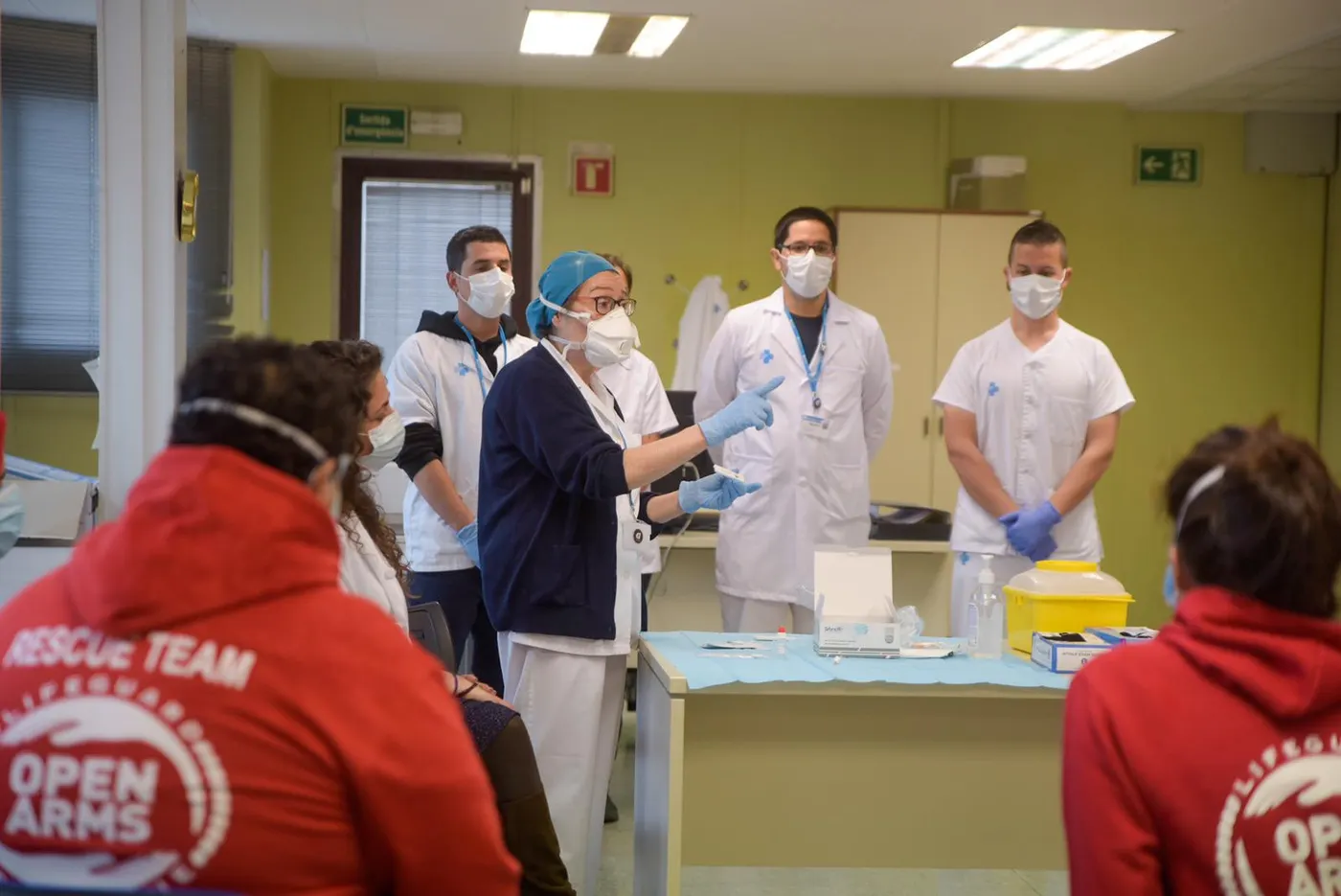 Voluntaris de Open Arms donen suport als equips d’atenció primària a residències del Maresme i altres comarques